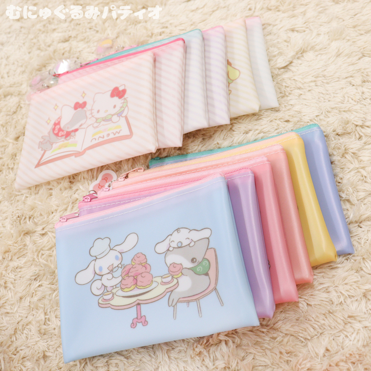 おでかけ子ザメ×サンリオキャラクターズ シリコンフラットポーチ