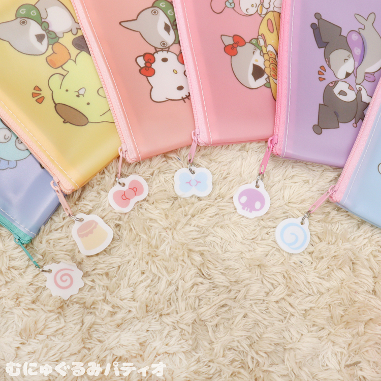 おでかけ子ザメ×サンリオキャラクターズ シリコンフラットポーチ